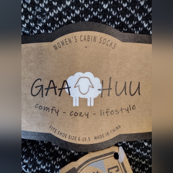 Gaahuu Women's Cabin Socks NWT - Picture 3 of 5